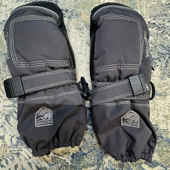 Hestra Gray & Black Kids Cold Weather Mittens size 4 NWOT with reflective‎ logo. - Picture 1 of 13